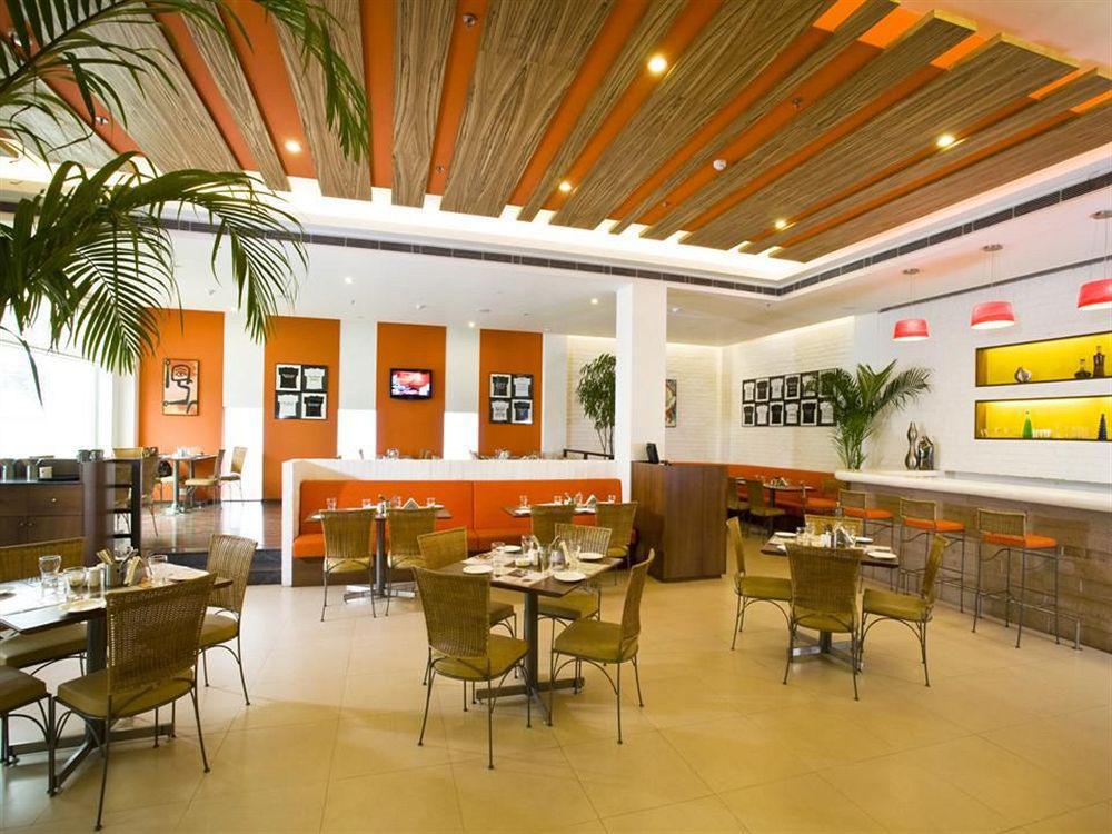 Lemon Tree Hotel, East Delhi Mall, Kaushambi Ghaziabad Restaurante foto